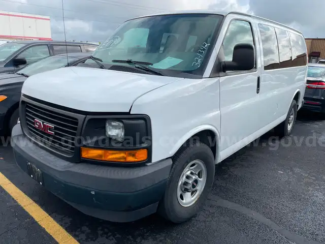 2017 GMC Savana 2500 Passenger VAN, 4.8L V8