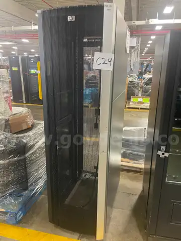 HP Server Cabinet with PDUs