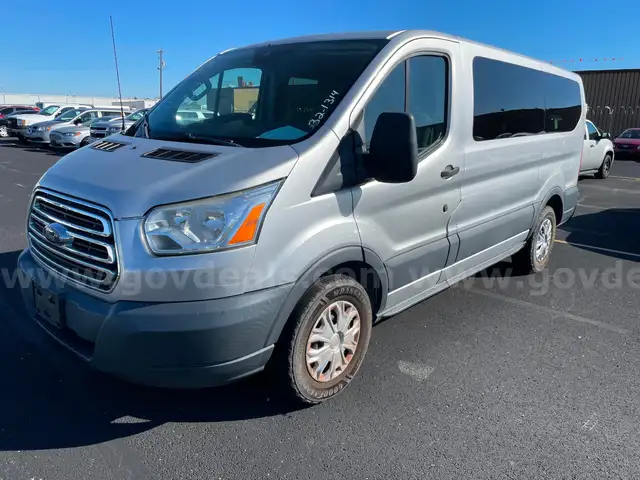 2017 Ford Transit 150 Wagon Low Roof XLT 60/40 Pass. 130-in. WB