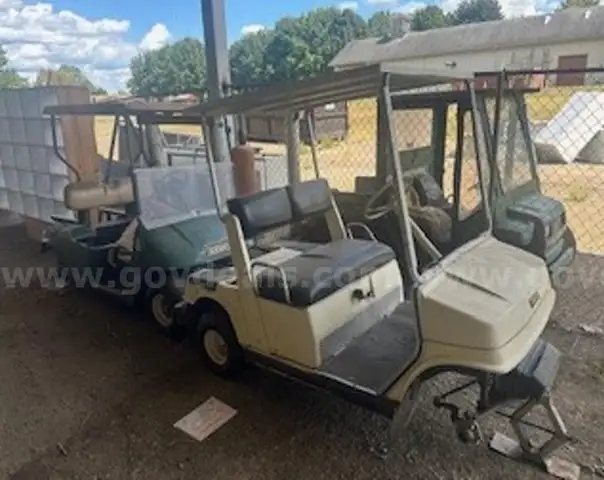 Lot of (2) Golf Carts *Scrap/Part Missing* Yamaha &#x26; EZ-GO