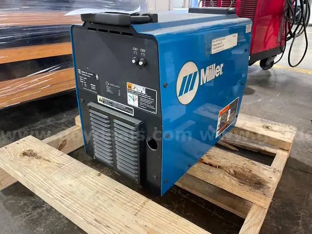 Miller XMT 304 CC/CV Welder