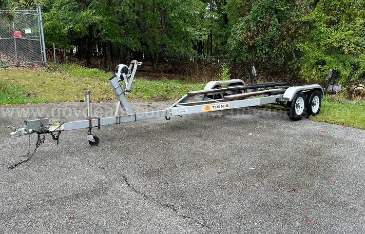1988 Tee-Nee Boat Trailer, Model V-2821-T