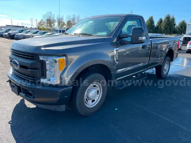 2017 Ford F-250 SD XL 2WD REG CAB PICKUP, 6.2L V8  *LOW MILES*