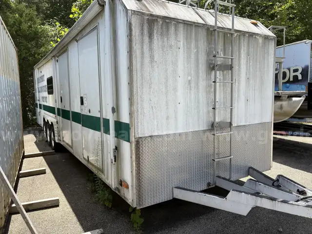 2005 California TPD Trailers 32x8 ft. Enclosed Tri-Axle Trailer