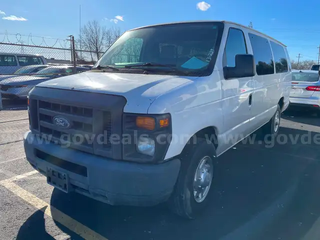 2014 Ford Econoline E-350 XL Super Duty Extended, 5.4L V8