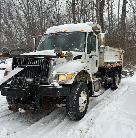 2004 International 7400 Snow Plow Truck with Spreader, 7.6L L6 DIESEL
