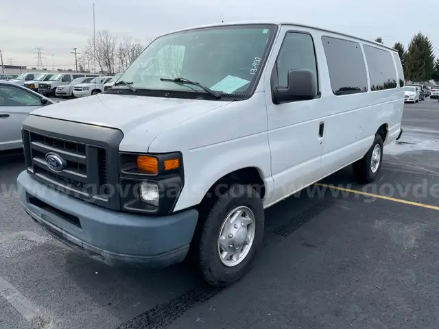 2014 Ford E350 Passenger Van, 5.4L V8  *LOW MILES*