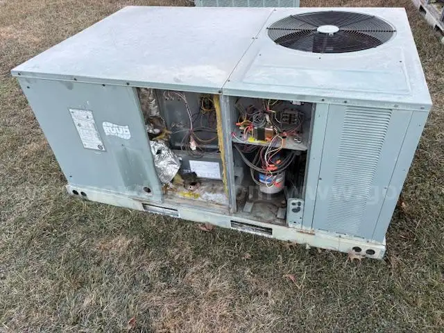 Unit 1 HVAC 3 ton rooftop unit