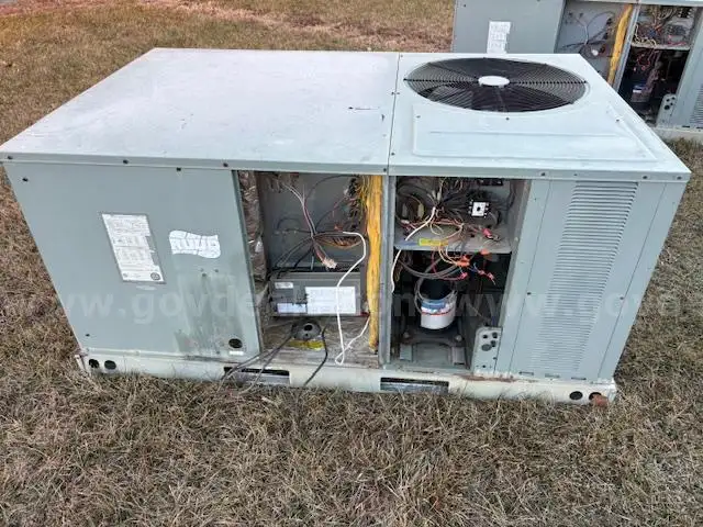 Scrap 3 ton rooftop unit #3