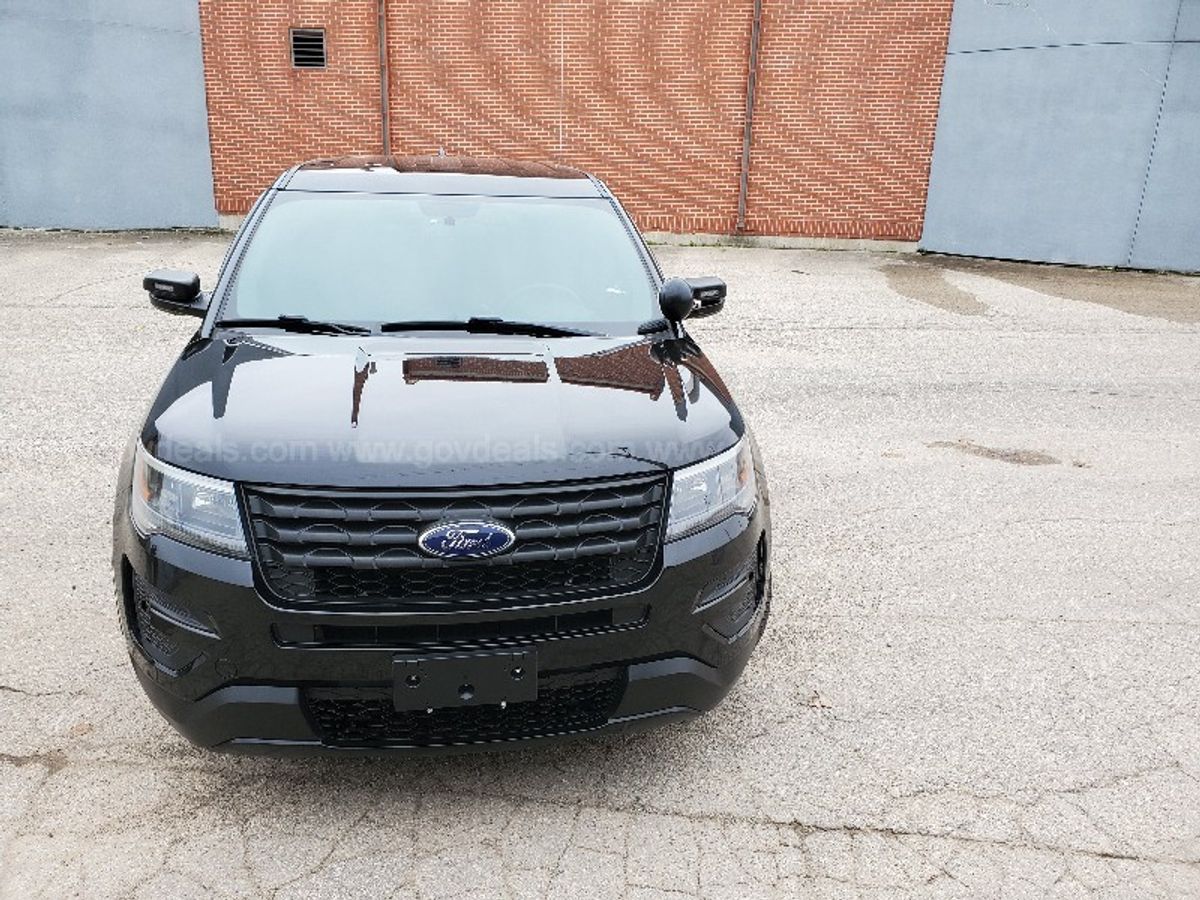 Surplus 2017 Ford Explorer Police Interceptor AWD SUV in Yermo, California,  United States (GovPlanet Item #10086874)