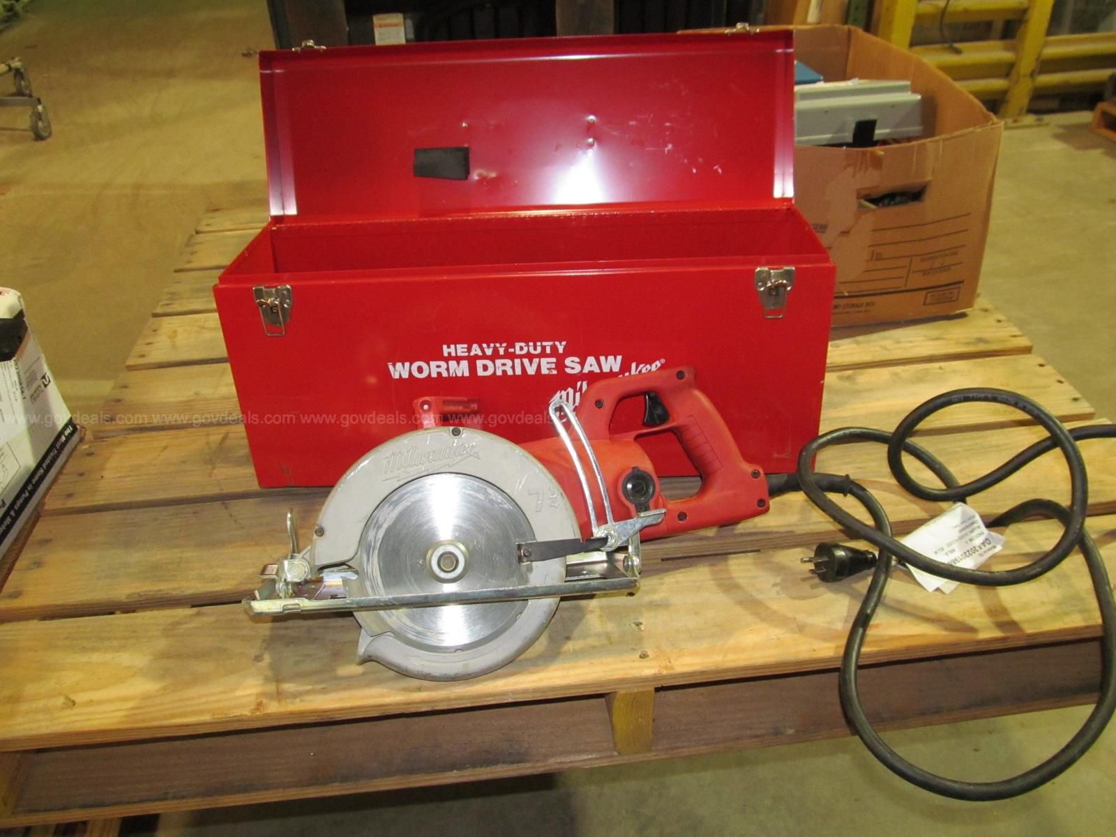 Milwaukee worm drive online circular saw