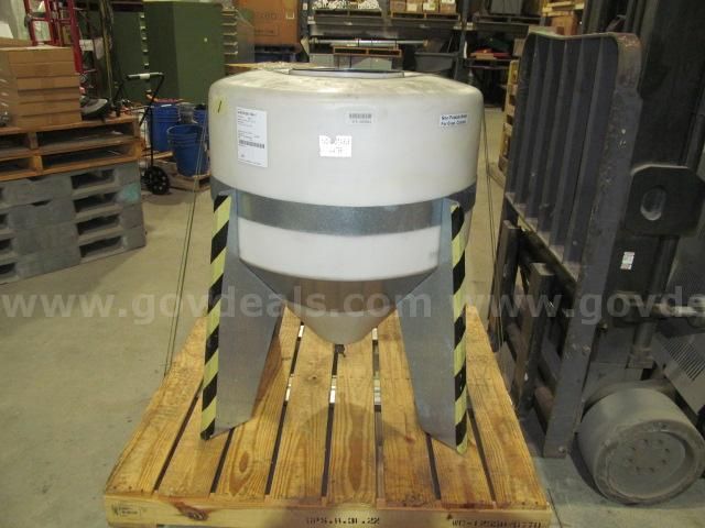 80 Gallon Plastic Portable Water Tank