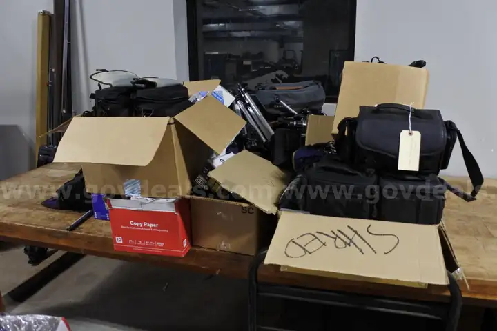 CAMERAS, LOT OF