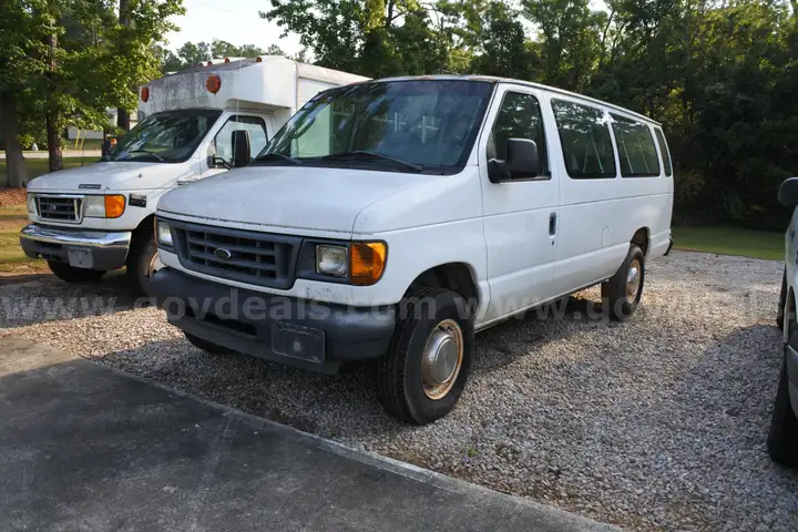 VAN, 2003 FORD E-350 (PC# 212546)
