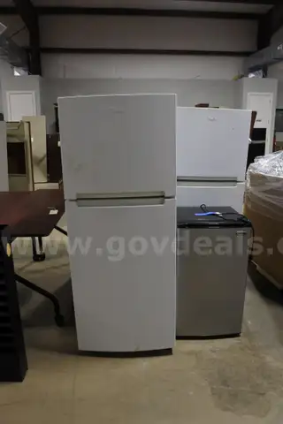 REFRIGERATORS, LOT OF 4