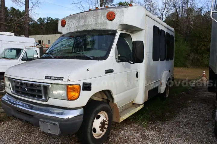 BUS, 2007 GOSHEN PACER (PC# 217738)