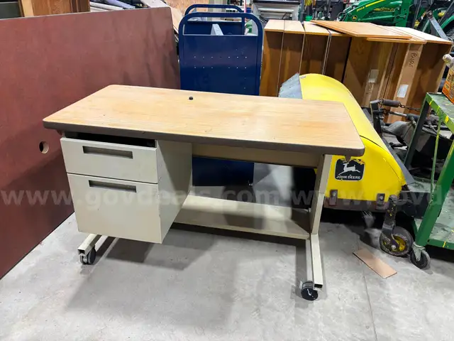 Rolling desk