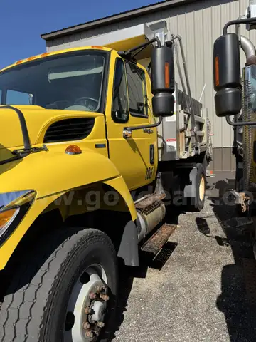 2011 INTERNATIONAL 7400