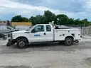2015 Ford F350 4X4 Gas, W/8 ft Svc body, pull out bed slide, Cab protector, Go Lights, Amber Strobe, Speaker &#x26; Hyrail