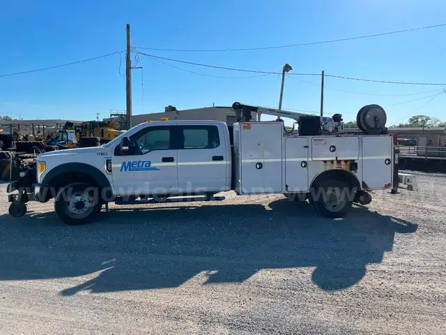Unit 17803 - 2017 Ford F550 Gas 6.8L V10 dual rear wheels, 8 ft Svc body, Crane, hose reel, Amber Strobe &#x26; Hyrail