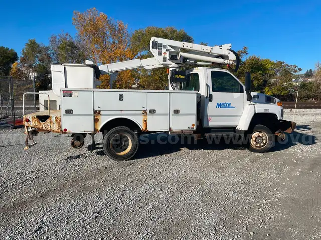 2009 GMC K5500 Diesel 6.6L V8 DRW&#x27;s, Altec Svc body &#x26; Bucket Crane, Hyrail, and more