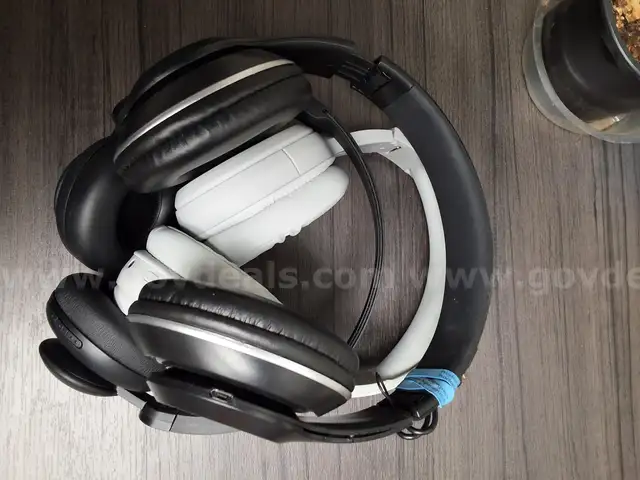 Lot of 3 Bluetooth Headphones