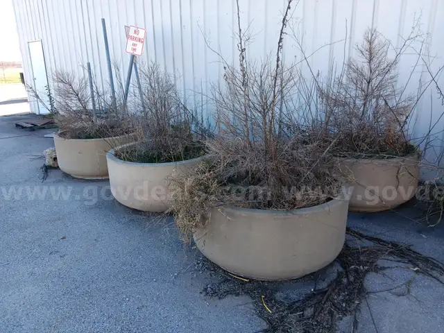 (4) Lot of Planters 4' W x 2' T