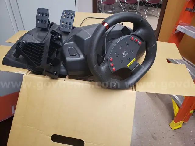 Logitech MOMO Racing Wheel