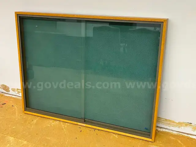 1 Display Case - with sliding glass doors