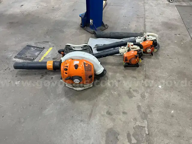 3 Stihl blowers