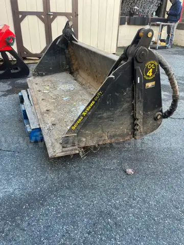 Clam Bucket for skid loader