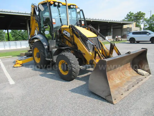 2015 JCB 3CX Backhoe