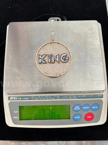 14K gold medallion with diamonds. Weight: 77.6 grams