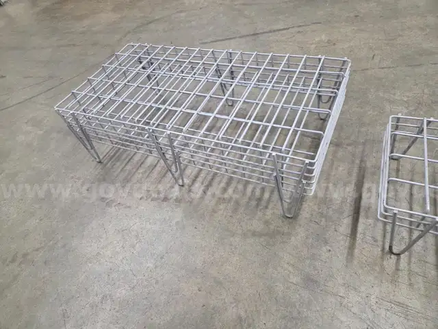 Lot of 6 metal/wire risers Assorted sizes