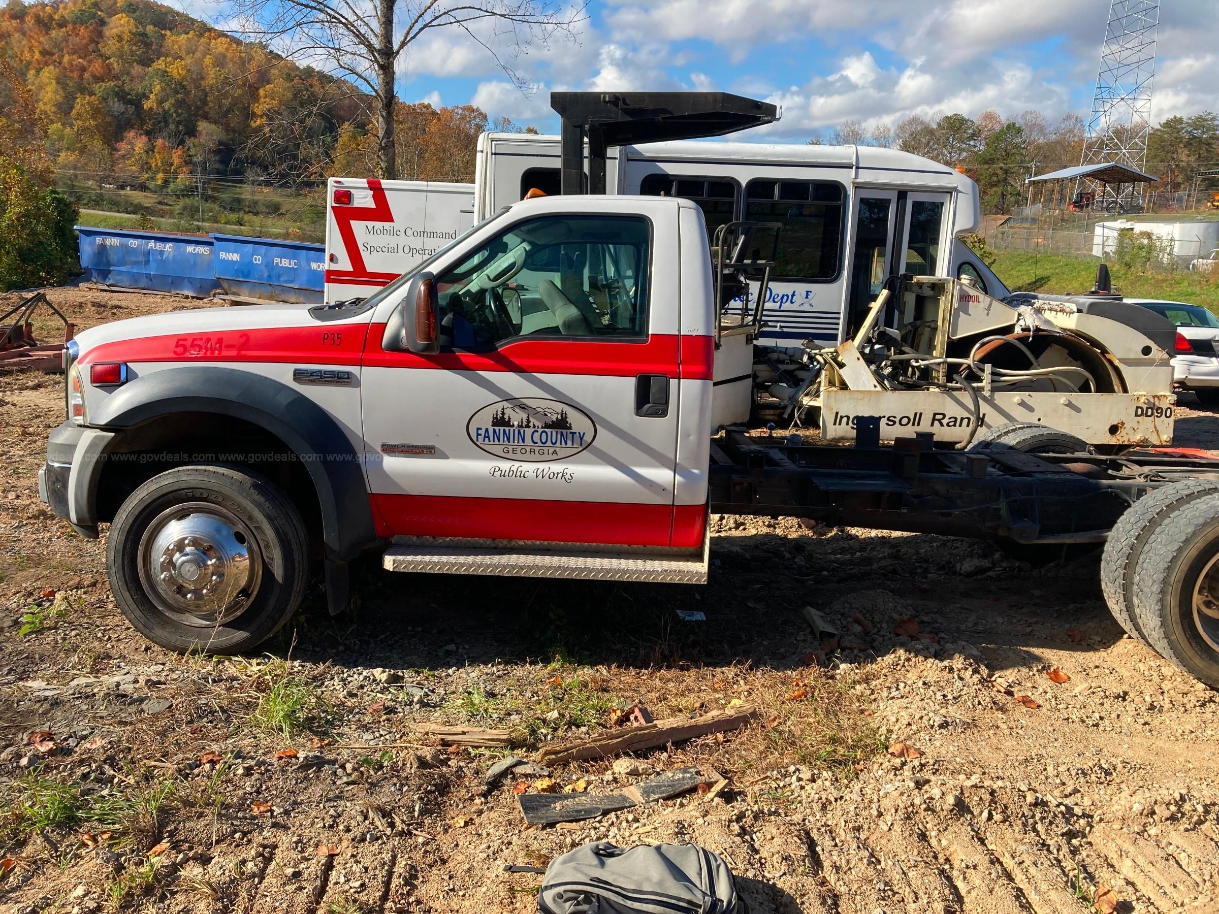 2006 Ford F 450 SD AllSurplus   10757 122 1 