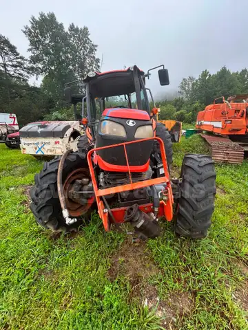 Kubota Tractor M8560HDC