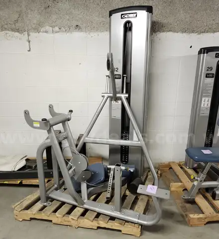 Leg Extension/Leg Curl: Cybex VR1