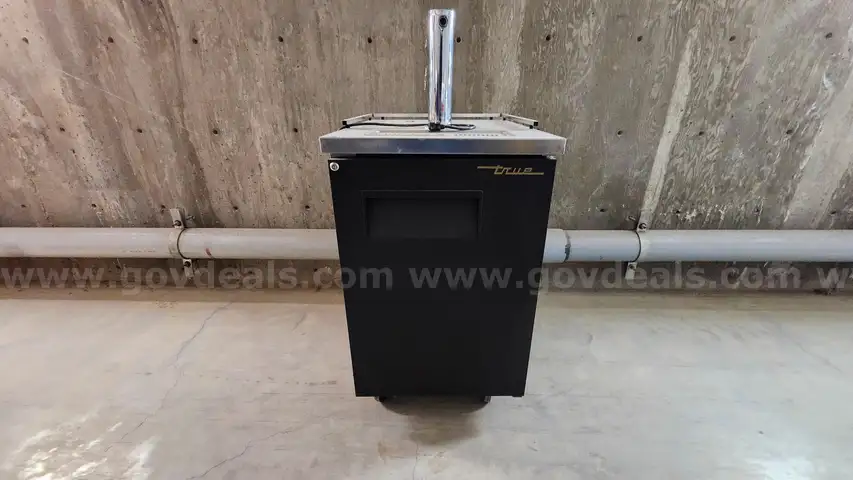 Bar Refrigerator: True TBB-1-HC
