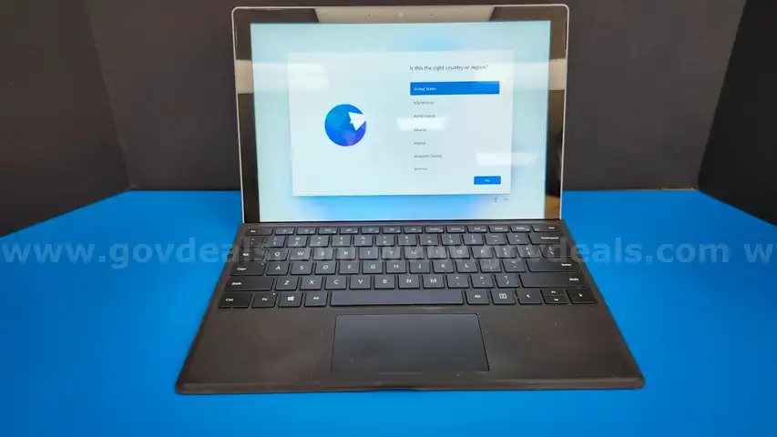 Laptop/Tablet: Microsoft Surface Pro 7+