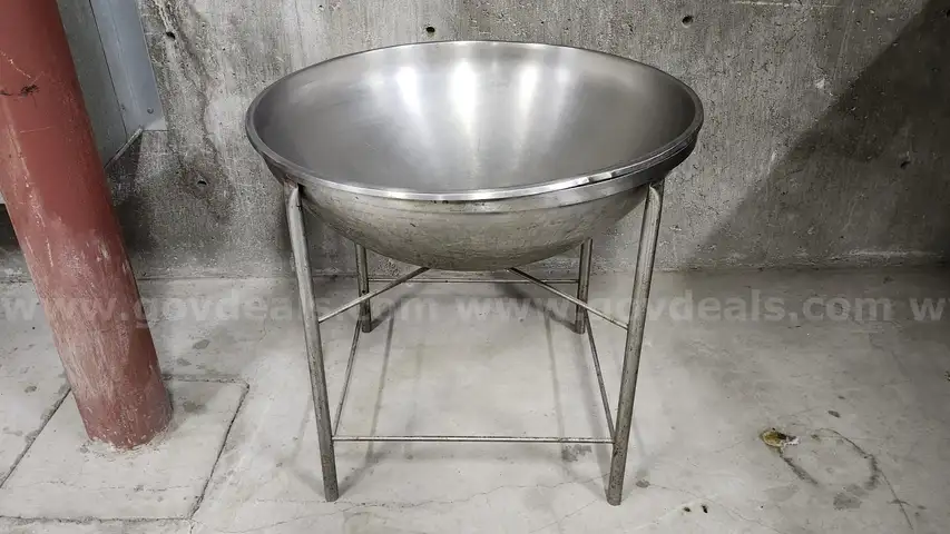 30&#x22; Bowl with Stand