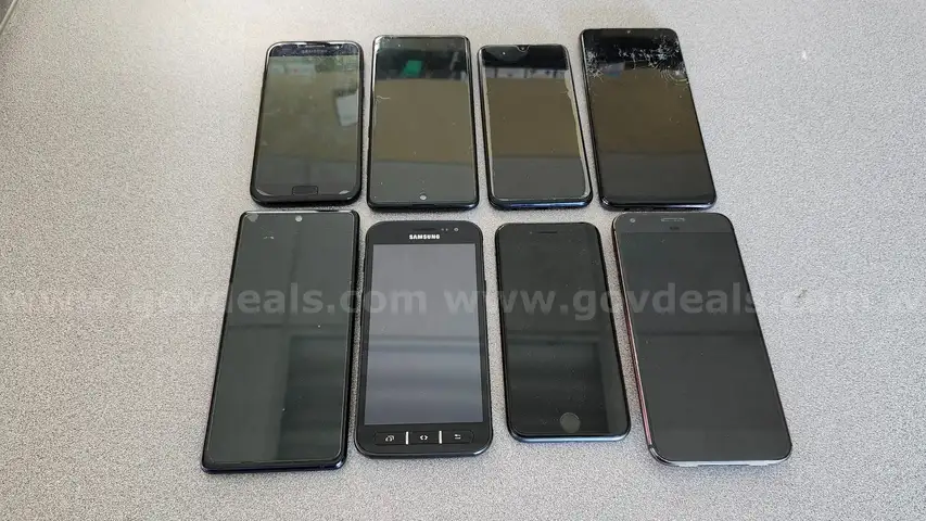 Lot of 8 (Eight) Cell Phones