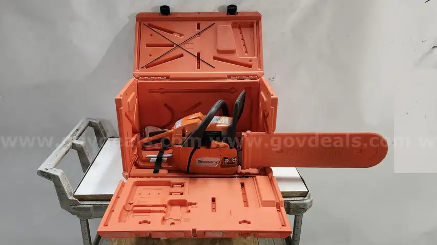 Gas Chainsaw with Case: Husqvarna 120