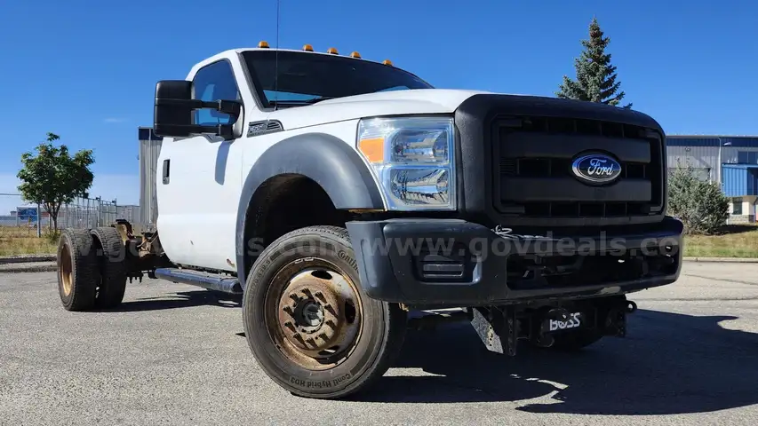 2011 Ford Super Duty F-550 4WD Truck 165&#x22; WB 84&#x22; CA XLT