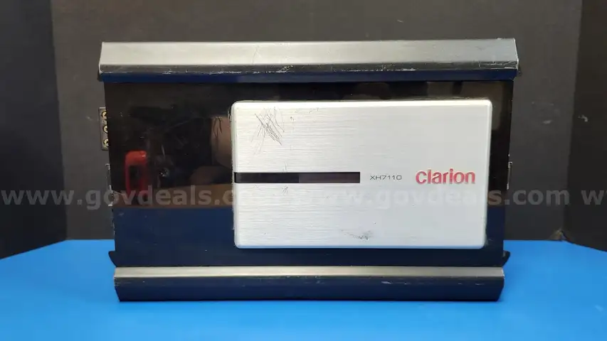 Amplifier: Clarion XH7110