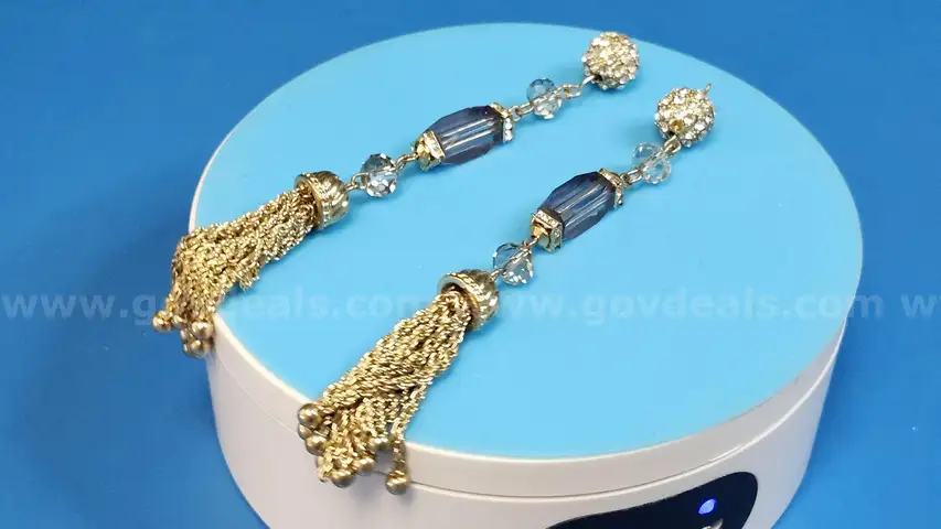 Earrings (1 pair)