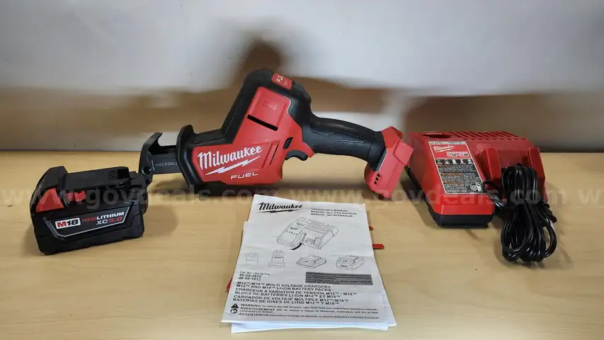 Cordless Sawzall Reciprocating Saw with Charger and Battery: Milwaukee 2719-20