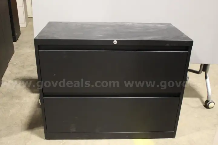 (1) Steelcase 2 Drawer Lateral Filing Cabinet