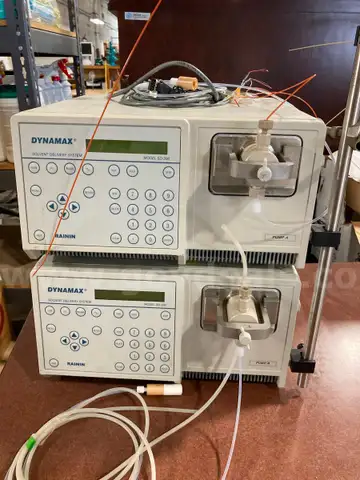 (2) Rainin Dynamax Model SD-200 HPLC Solvent Delivery System