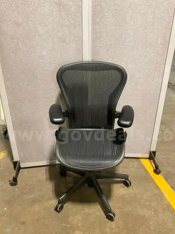 (1) Herman Miller Medium Chair