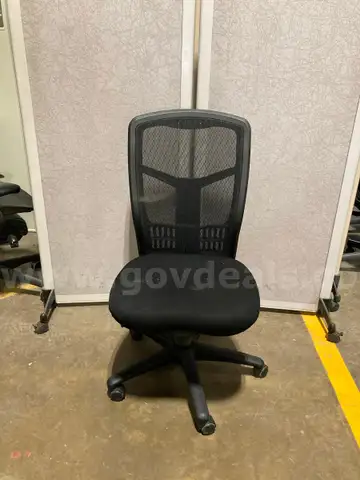 (1) Mesh-Back Office Task Chair